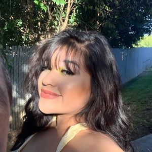 Meet your Posher, Alejandra